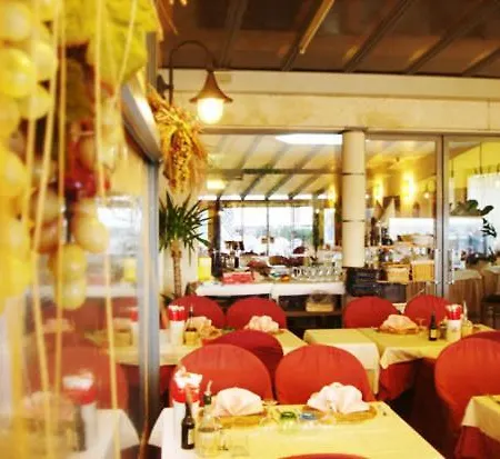 מלון Ristorante Miralago 3*