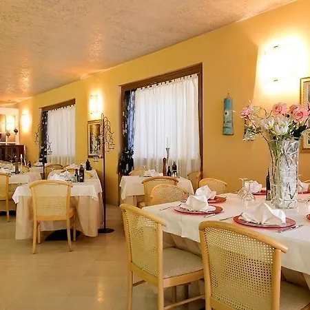 מלון Ristorante Miralago