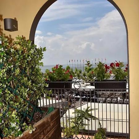 Ristorante Miralago 3* גארדה