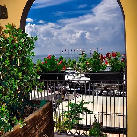 Ristorante Miralago 3* גארדה